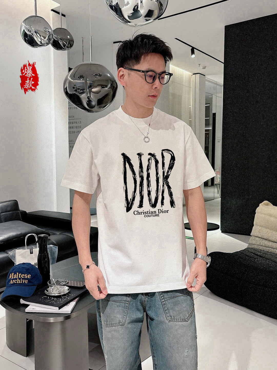  迪奥。2025春夏新品时尚圆领短袖👍高级定制百搭款式！更有实用感 任何人都可以轻松驾驭 🔥采用95%棉