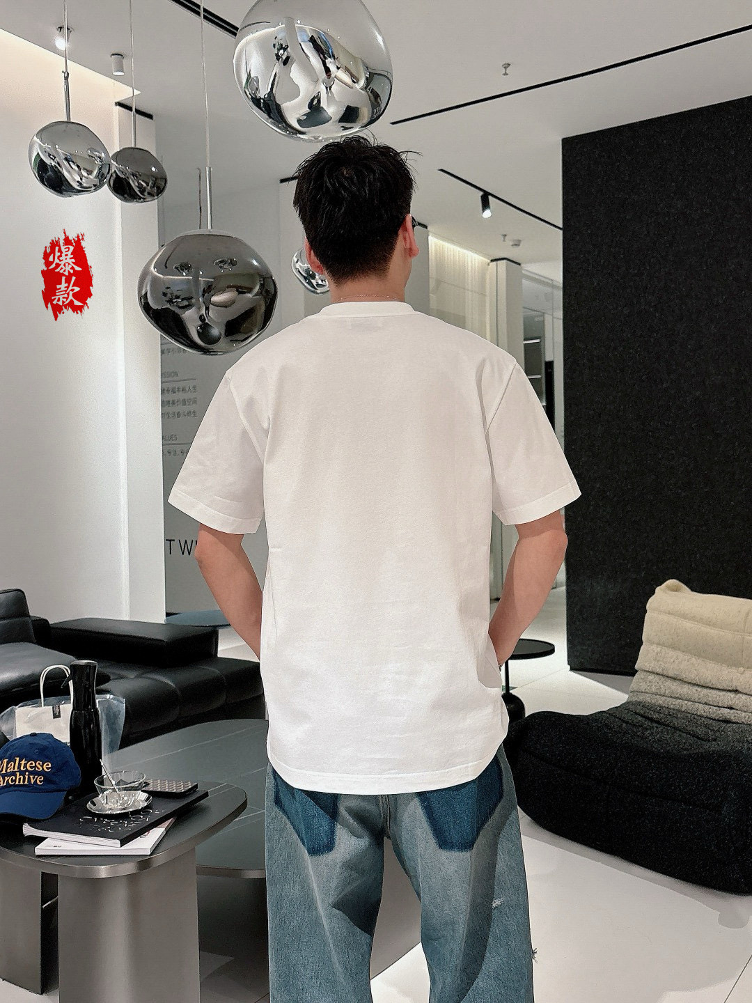  LV驴牌。2025春夏新品时尚圆领短袖👍高级定制百搭款式！更有实用感 任何人都可以轻松驾驭 🔥采用95