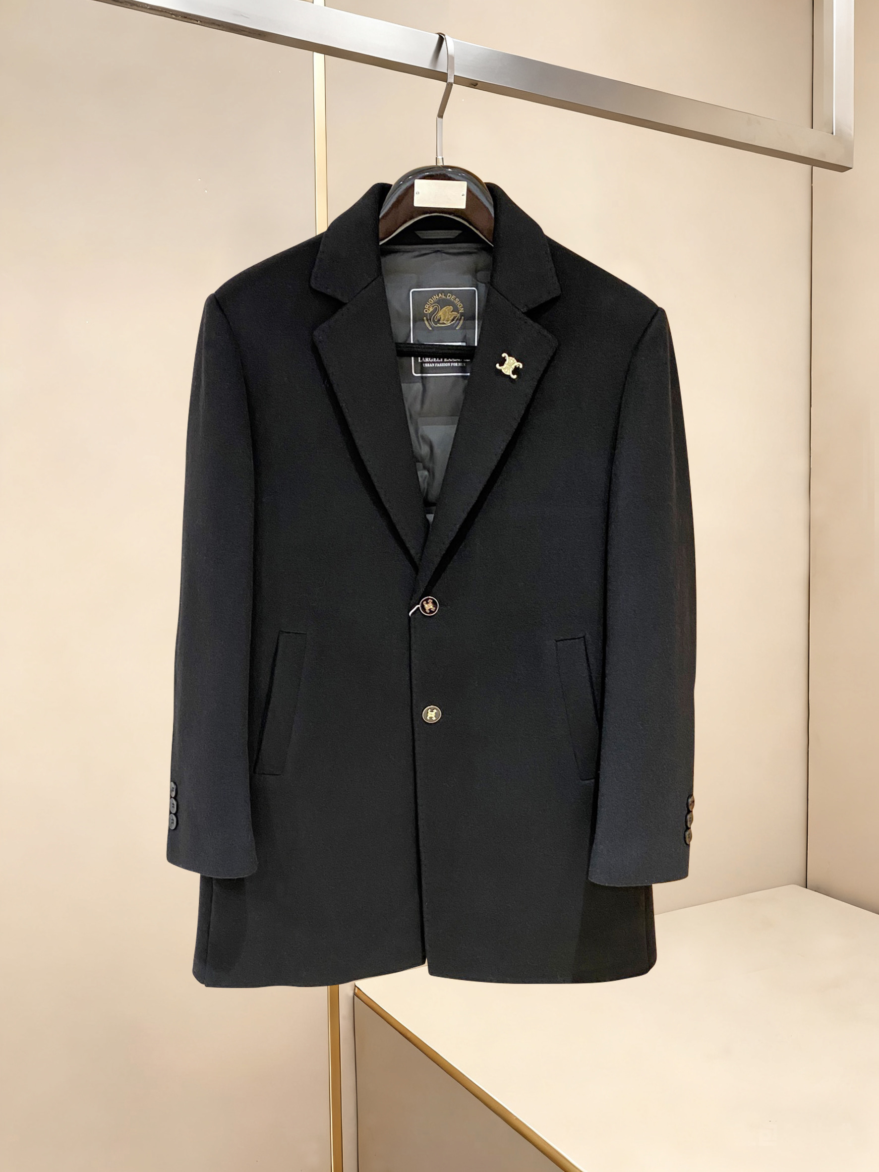 NO:622069,Celine. The new autumn and winter men's woolen Kenshidon coat, with a detachable down lining. This coat is the perfect combination of fashion and quality. It is carefully made of Australian imported wool, with unparalleled texture. The softness and warmth of wool bring you the ultimate comfortable experience in autumn and winter. Size M-4XL. Height 175/130 catties. Wear L. Please report your height and weight when placing an order!  ,,celine,down jacket,alexander wang19860909赛琳.秋冬新款男士羊毛肯希顿大衣,内胆搭配羽绒拆卸.这款大衣堪称时尚与品质的完美结合.它采用澳洲进口羊毛精心打造,质感无与伦比.羊毛的柔软与温暖,为您在秋冬季节带来极致的舒适体验.码数M-4XL. 身高175/130斤.穿L.下单报身高体重！,,celine,down jacket,alexander wang,Men's clothing