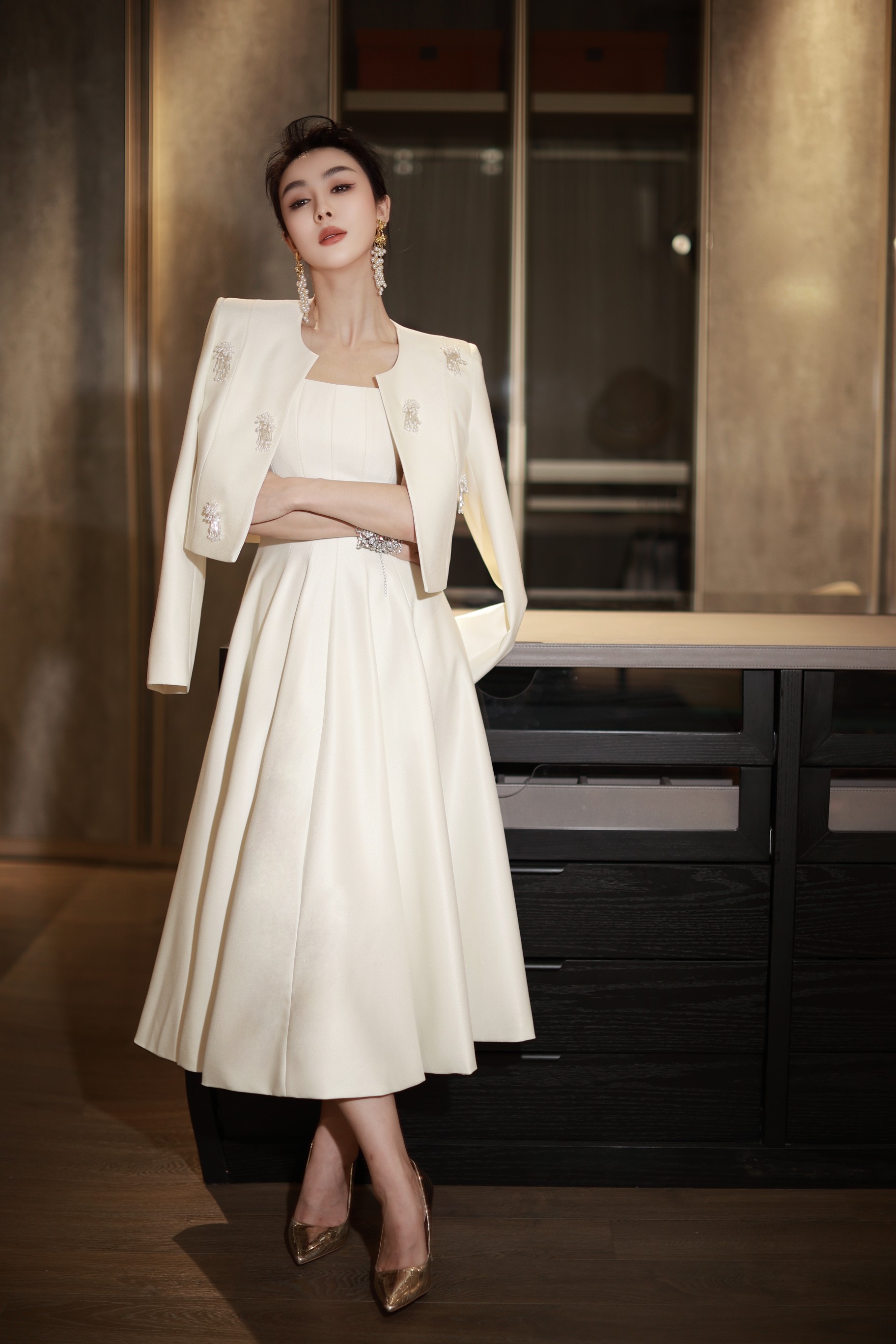 Spring Fashion: High-Quality Women’s Clothes Packaged for Family, Including Coats, Thongs, and More - 图片 3