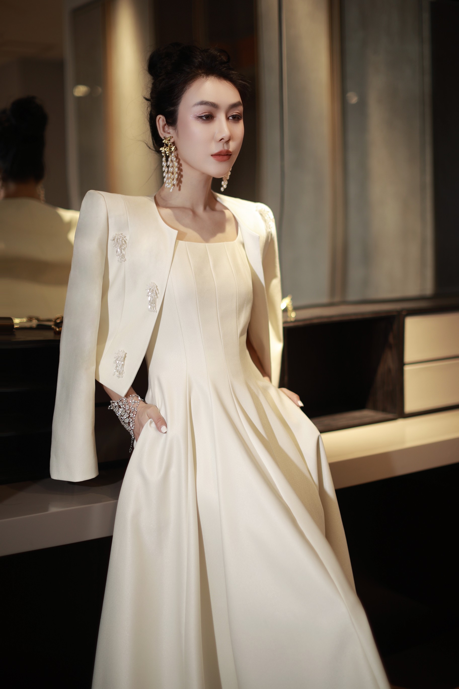 Spring Fashion: High-Quality Women’s Clothes Packaged for Family, Including Coats, Thongs, and More - 图片 6