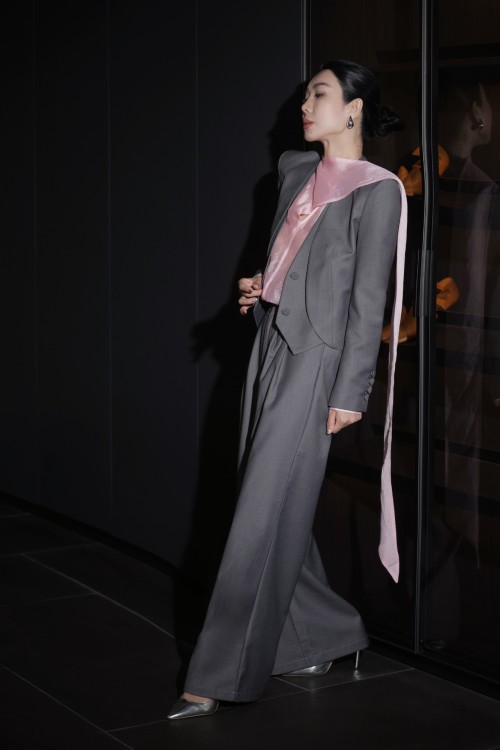 Elegant Women's Business Suit Set with Blazer and Wide-Leg Pants, Perfect for Autumn 1 Elegant Women's Business Suit Set with Blazer and Wide-Leg Pants, Perfect for Autumn