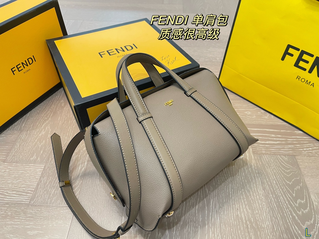 Fendi Crossbody & Shoulder Bags