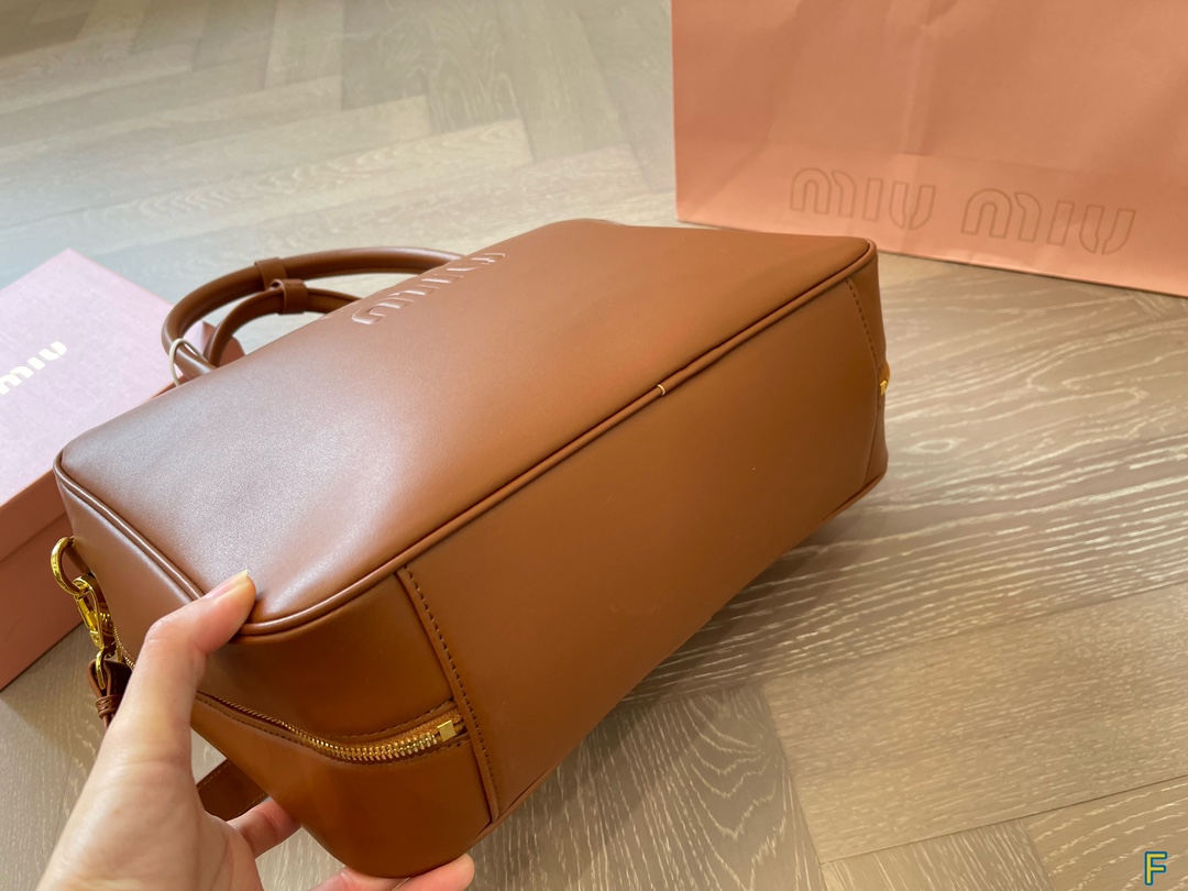 Fashion Icon: MAUMIU Bowling Bag – ’90s Magazine Girl’s Must-Have Accessory - 图片 6