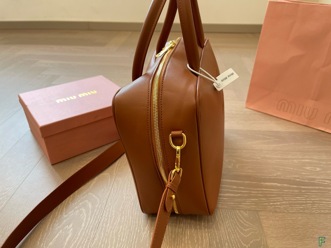 Fashion Icon: MAUMIU Bowling Bag – ’90s Magazine Girl’s Must-Have Accessory - 图片 4