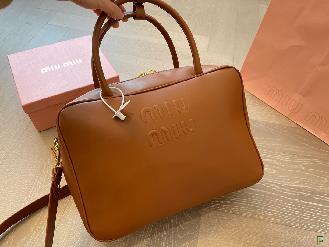 Fashion Icon: MAUMIU Bowling Bag – ’90s Magazine Girl’s Must-Have Accessory - 图片 5