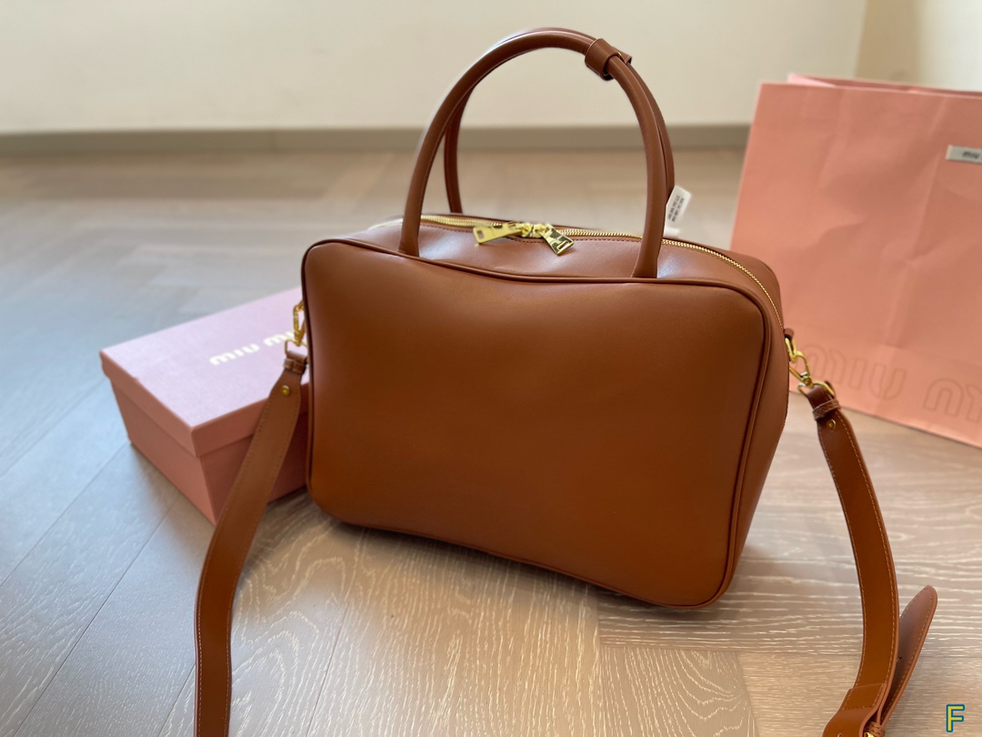 Fashion Icon: MAUMIU Bowling Bag – ’90s Magazine Girl’s Must-Have Accessory - 图片 8