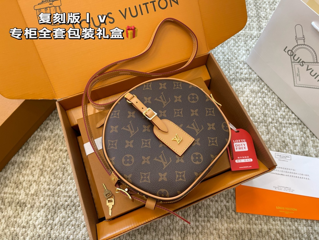 Louis Vuitton Cylinder & Round Bags Casual