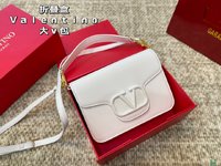 Valentino 7 Star
 Handbags Crossbody & Shoulder Bags