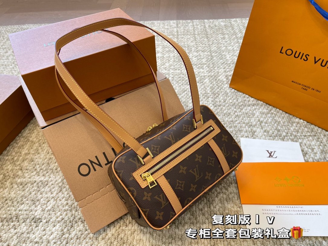 Louis Vuitton Crossbody & Shoulder Bags Yellow Casual