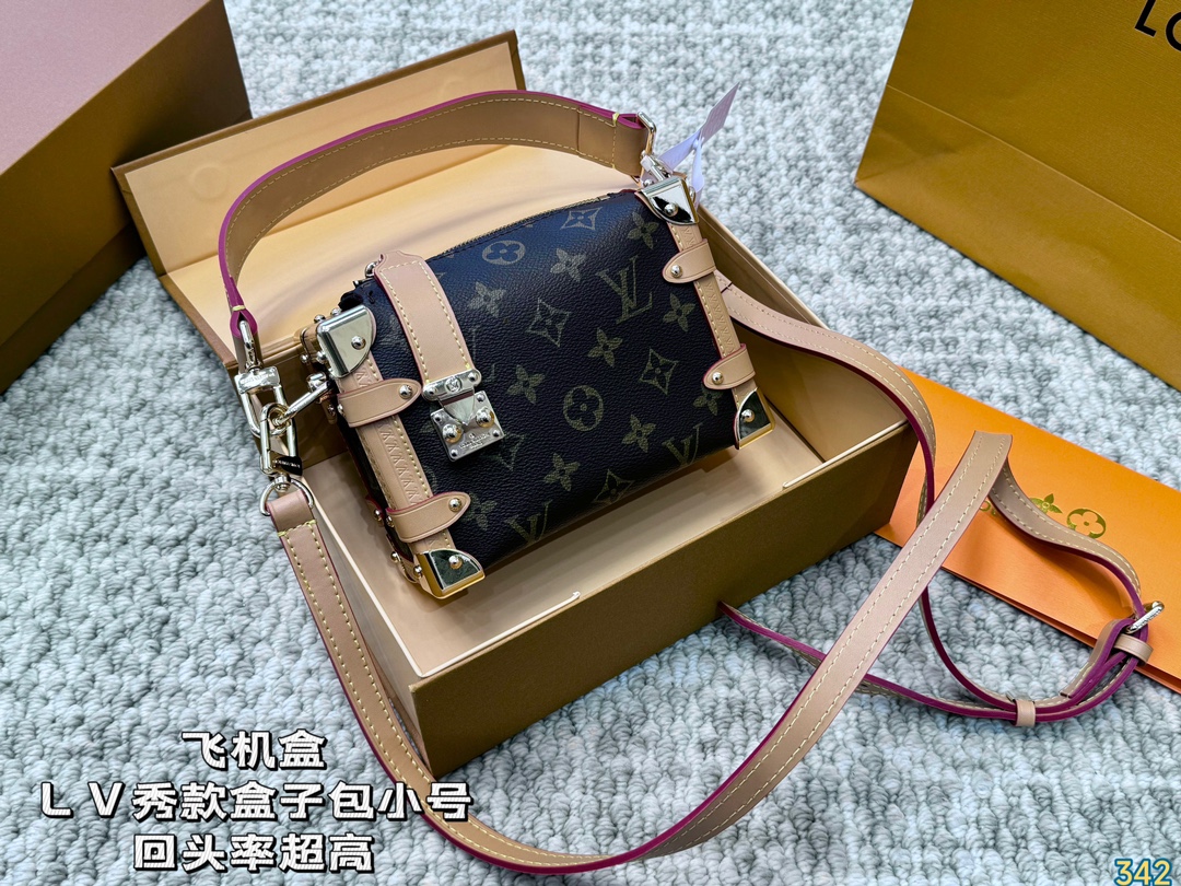 Louis Vuitton AAAA
 Handbags Crossbody & Shoulder Bags Fashion