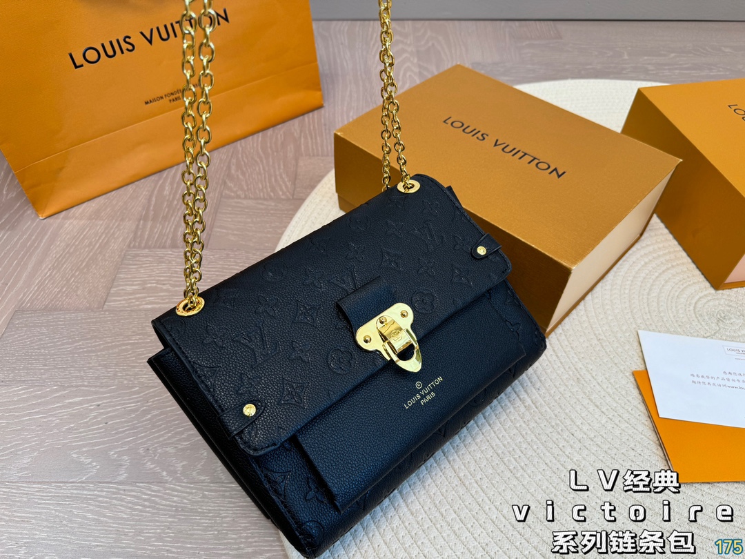 Louis Vuitton Taschen Umhängetaschen  & Schultertaschen Victoire Ketten