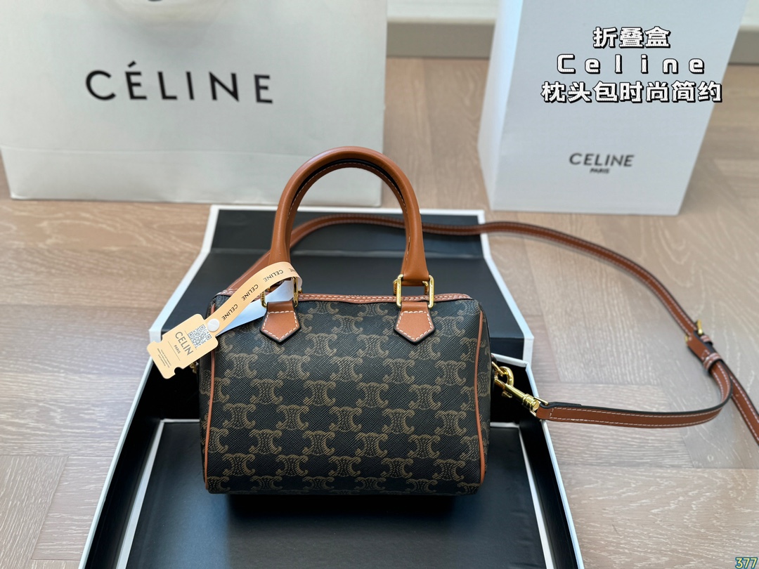 💰350折叠盒
赛琳Celine枕头包
打卡真香系列
没有不喜欢的道理
很能装,很好背,很好搭
尺寸: 19 13