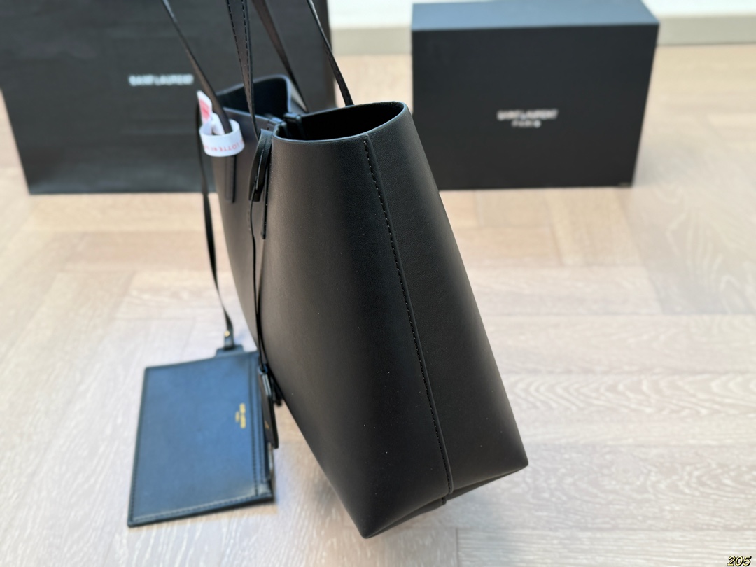 Yves Saint Laurent Tote