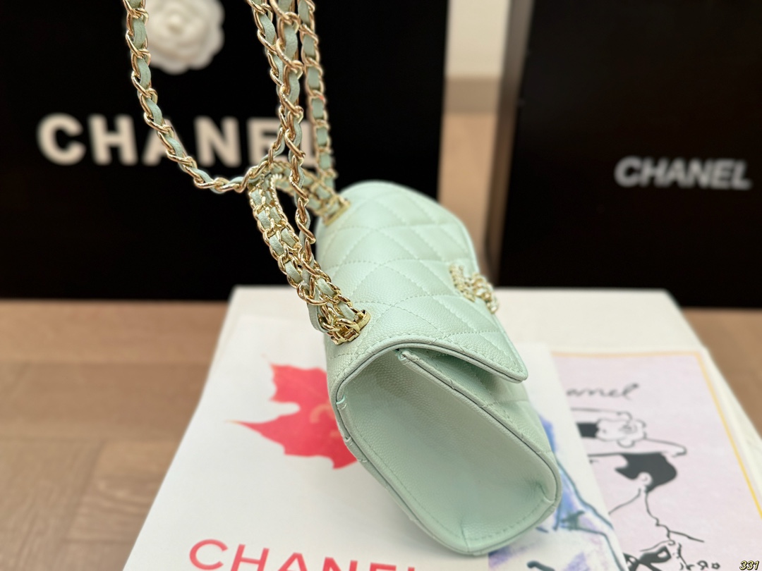 💰140包邮 全套飞机盒包装
香奈儿Chanel手提包
美爆绝绝子！
精致小巧 时尚百搭 
尺寸19 10/15 11