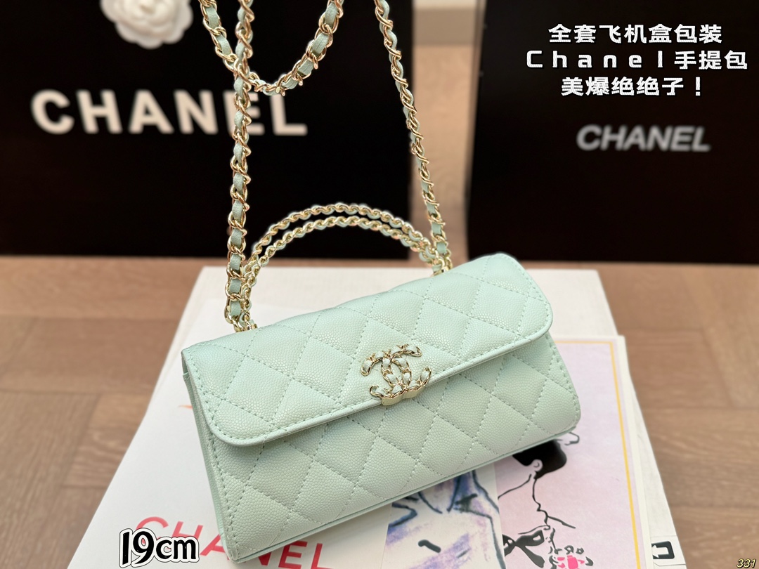 💰140包邮 全套飞机盒包装
香奈儿Chanel手提包
美爆绝绝子！
精致小巧 时尚百搭 
尺寸19 10/15 11