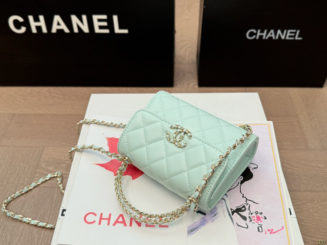💰140包邮 全套飞机盒包装
香奈儿Chanel手提包
美爆绝绝子！
精致小巧 时尚百搭 
尺寸19 10/15 11