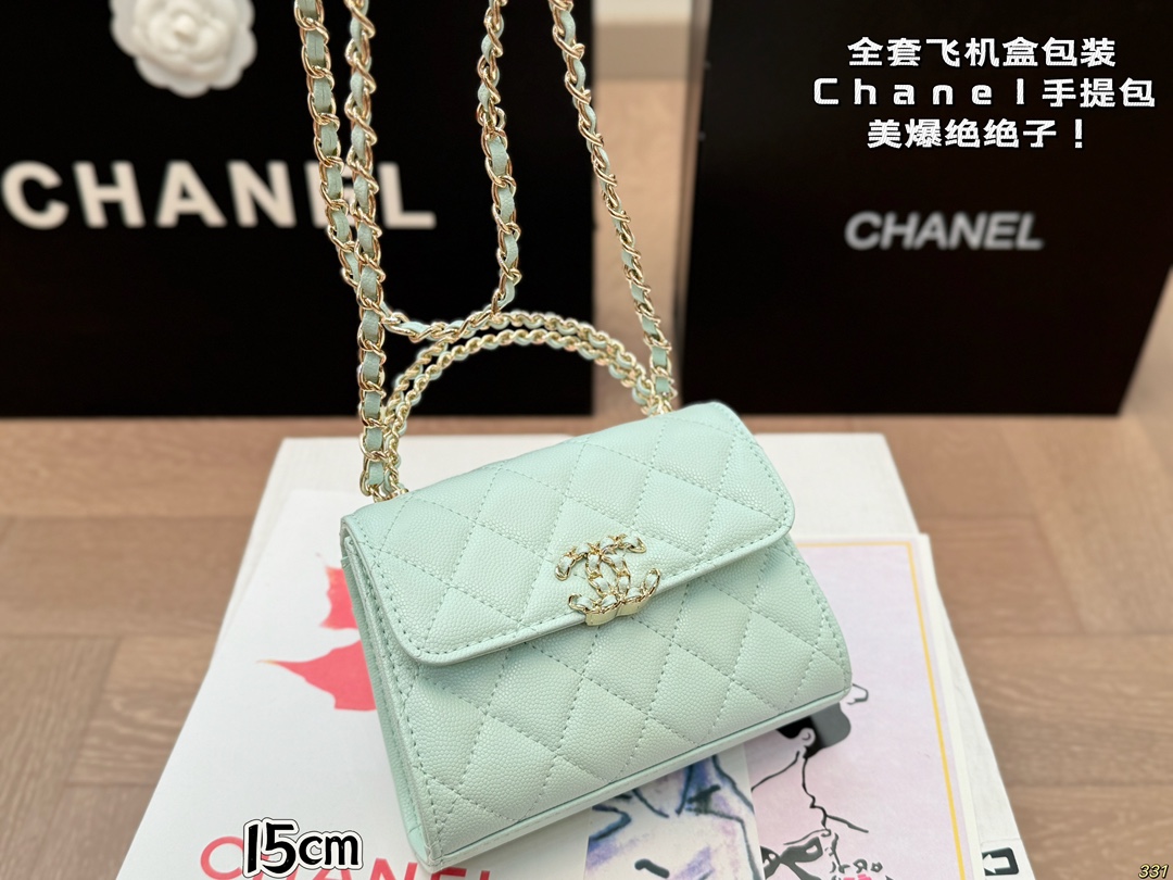 💰140包邮 全套飞机盒包装
香奈儿Chanel手提包
美爆绝绝子！
精致小巧 时尚百搭 
尺寸19 10/15 11