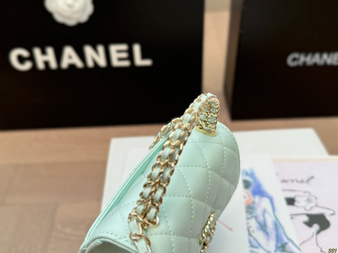 💰140包邮 全套飞机盒包装
香奈儿Chanel手提包
美爆绝绝子！
精致小巧 时尚百搭 
尺寸19 10/15 11