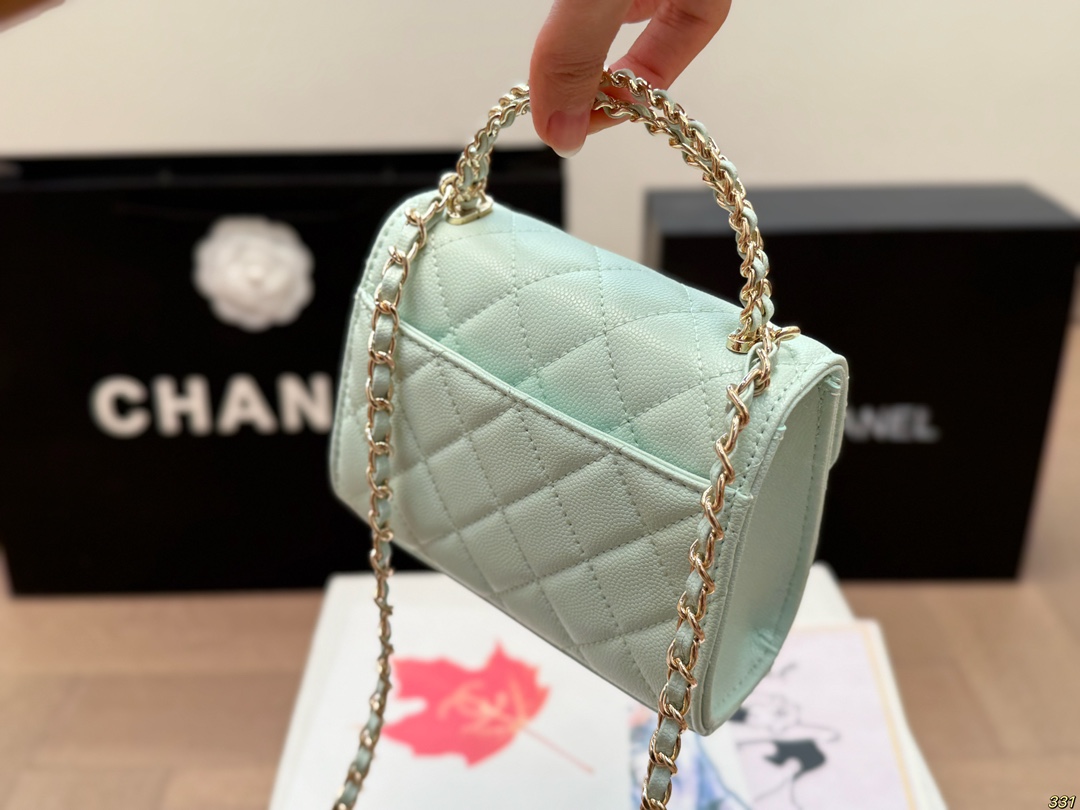 💰140包邮 全套飞机盒包装
香奈儿Chanel手提包
美爆绝绝子！
精致小巧 时尚百搭 
尺寸19 10/15 11
