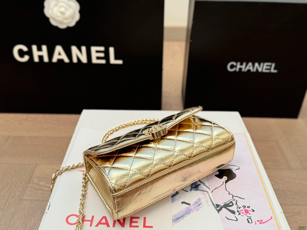 💰150包邮 全套飞机盒包装
香奈儿Chanel手提包
美爆绝绝子！
精致小巧 时尚百搭 
尺寸19 10/15 11