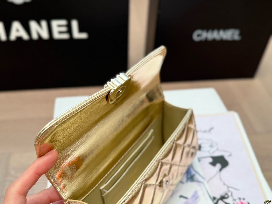 💰150包邮 全套飞机盒包装
香奈儿Chanel手提包
美爆绝绝子！
精致小巧 时尚百搭 
尺寸19 10/15 11