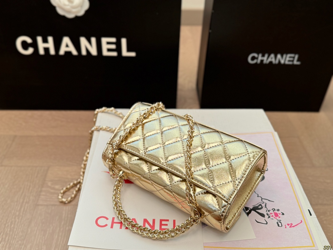 💰150包邮 全套飞机盒包装
香奈儿Chanel手提包
美爆绝绝子！
精致小巧 时尚百搭 
尺寸19 10/15 11