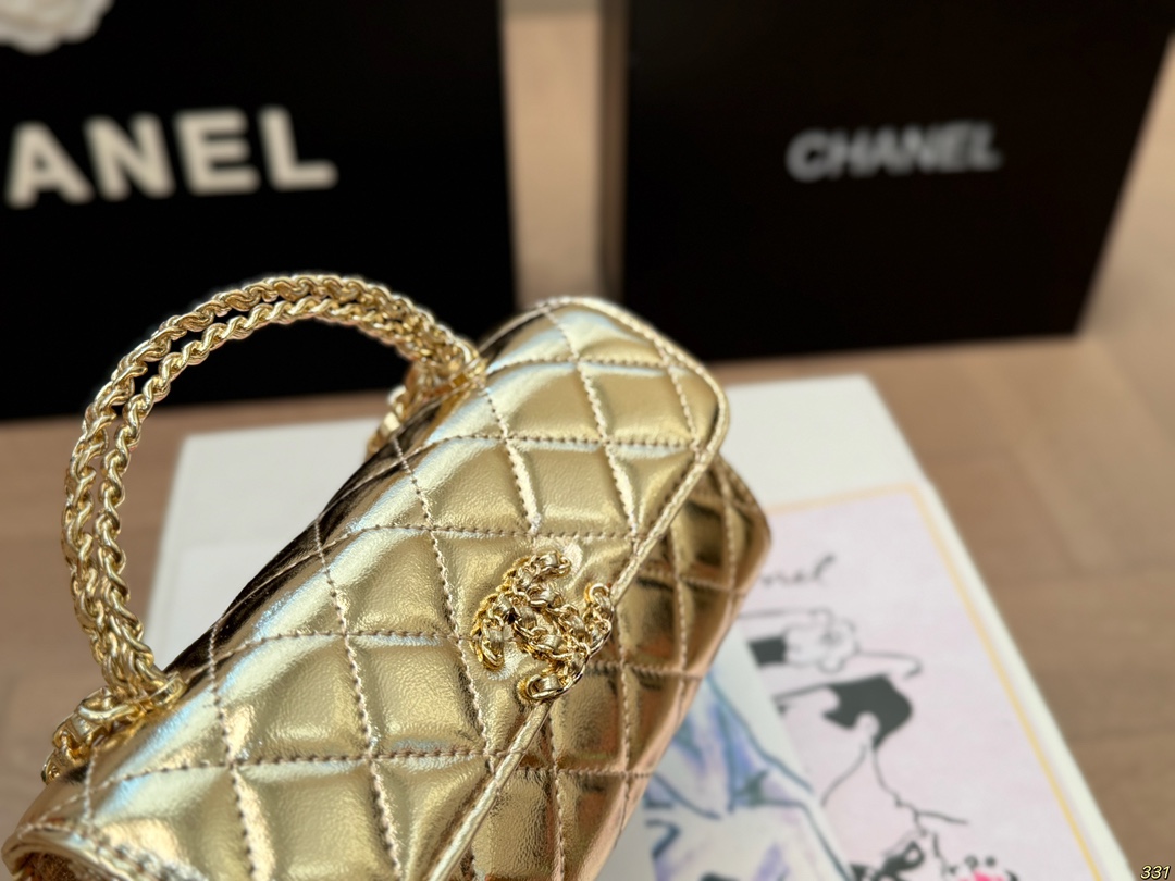 💰150包邮 全套飞机盒包装
香奈儿Chanel手提包
美爆绝绝子！
精致小巧 时尚百搭 
尺寸19 10/15 11