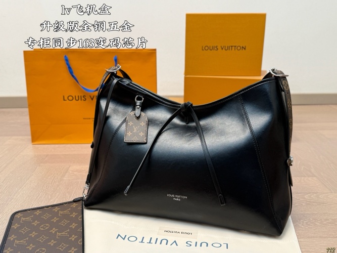 Louis Vuitton Carryall: Black Leather, Spacious, and Stylish - 39cm 1 Louis Vuitton Carryall: Black Leather, Spacious, and Stylish - 39cm