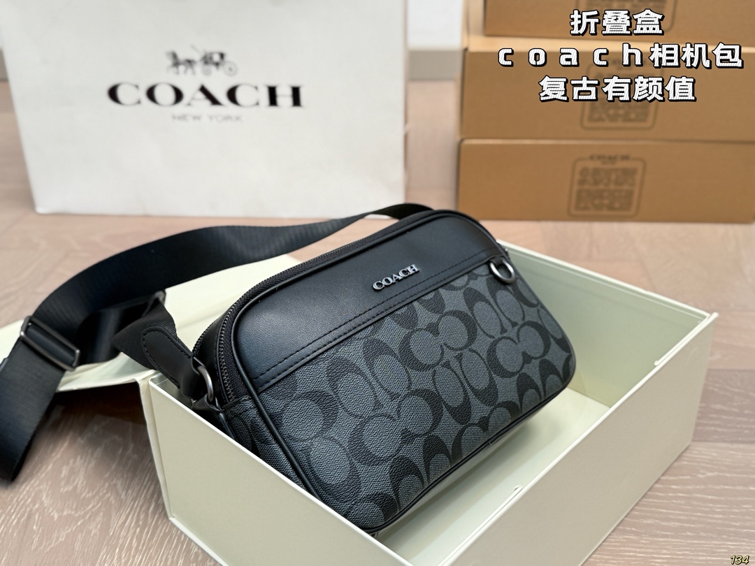 265💰（编号A1）
配折叠盒
蔻驰coach相机包
复古有颜值好看百搭
休闲又不失优雅
尺寸： 24 15