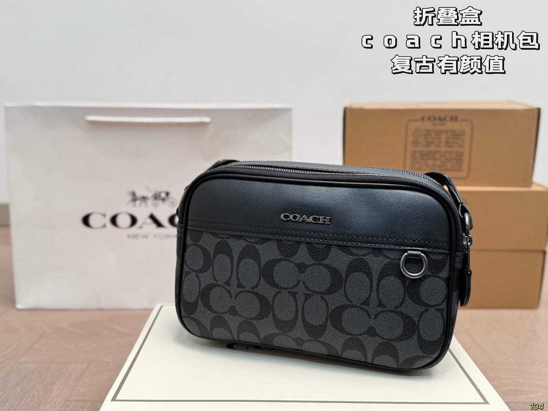 265💰（编号A1）
配折叠盒
蔻驰coach相机包
复古有颜值好看百搭
休闲又不失优雅
尺寸： 24 15