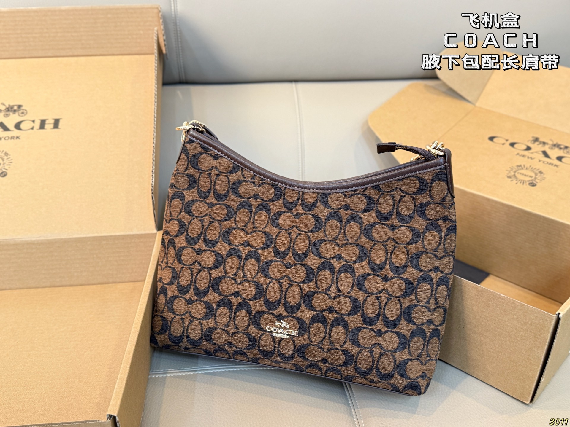 Caja de avión COACH bolso bajo el brazo de chenilla: con correa larga, se puede llevar al hombro o cruzado. La combinac…
