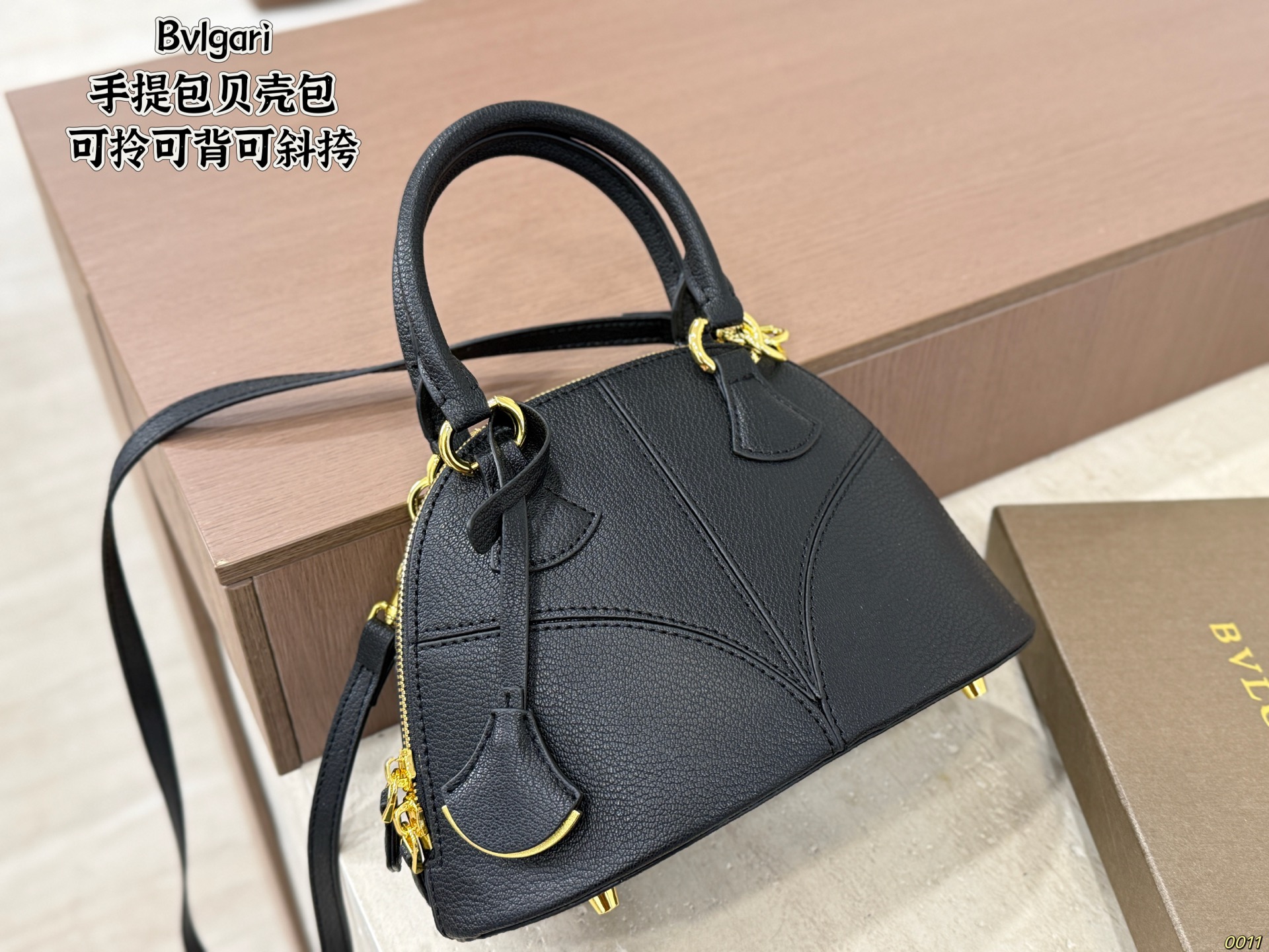 ¥150 caja incluida, bolso de mano Bvlgari en forma de concha, combina con todo, se puede llevar en mano, al h…