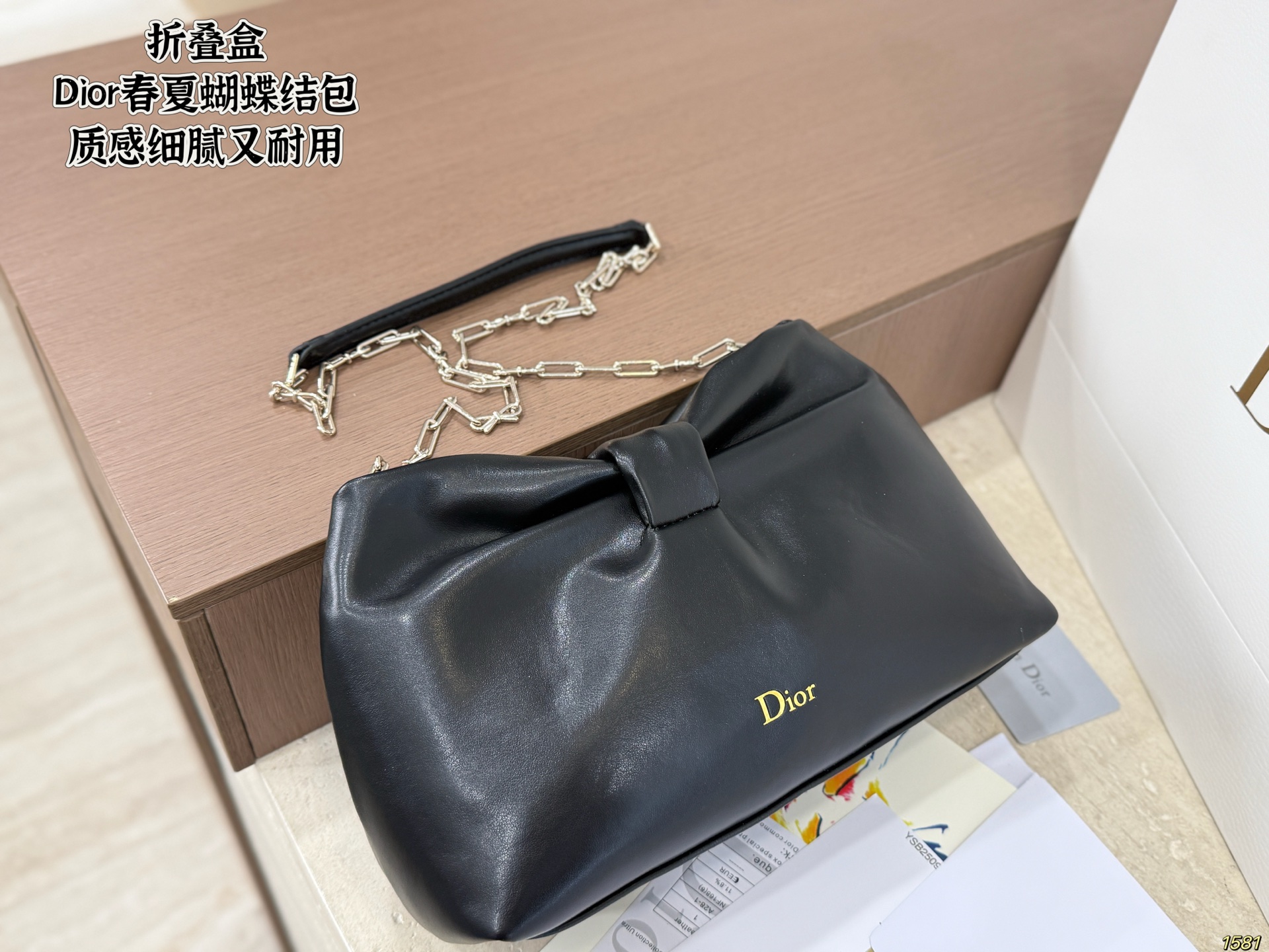 ¥225 Folding Box | Dior 2026 Spring And Summer Bow Bag | Delicate Texture And Durable. The Three-dimensional Bow Design On The Front Is Elegant And Playful, The Overall Design Is Simple And Refined, And The French Romantic Atmosphere Is Full Of It. It Is A Super Eye-catching Item In The 2026 Spring And Summer Series Size 24 16