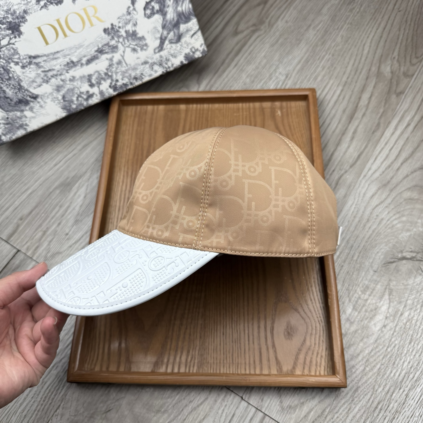 🌹。D家。皮沿提花【超A品质】最新款！时尚潮流，高端做工！每一个帽子都是用心之作！牛津材质！头层牛皮！配