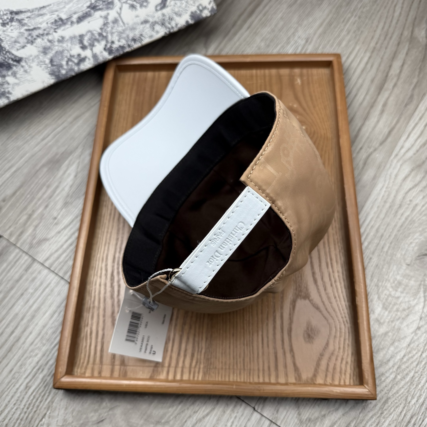 🌹。D家。皮沿提花【超A品质】最新款！时尚潮流，高端做工！每一个帽子都是用心之作！牛津材质！头层牛皮！配