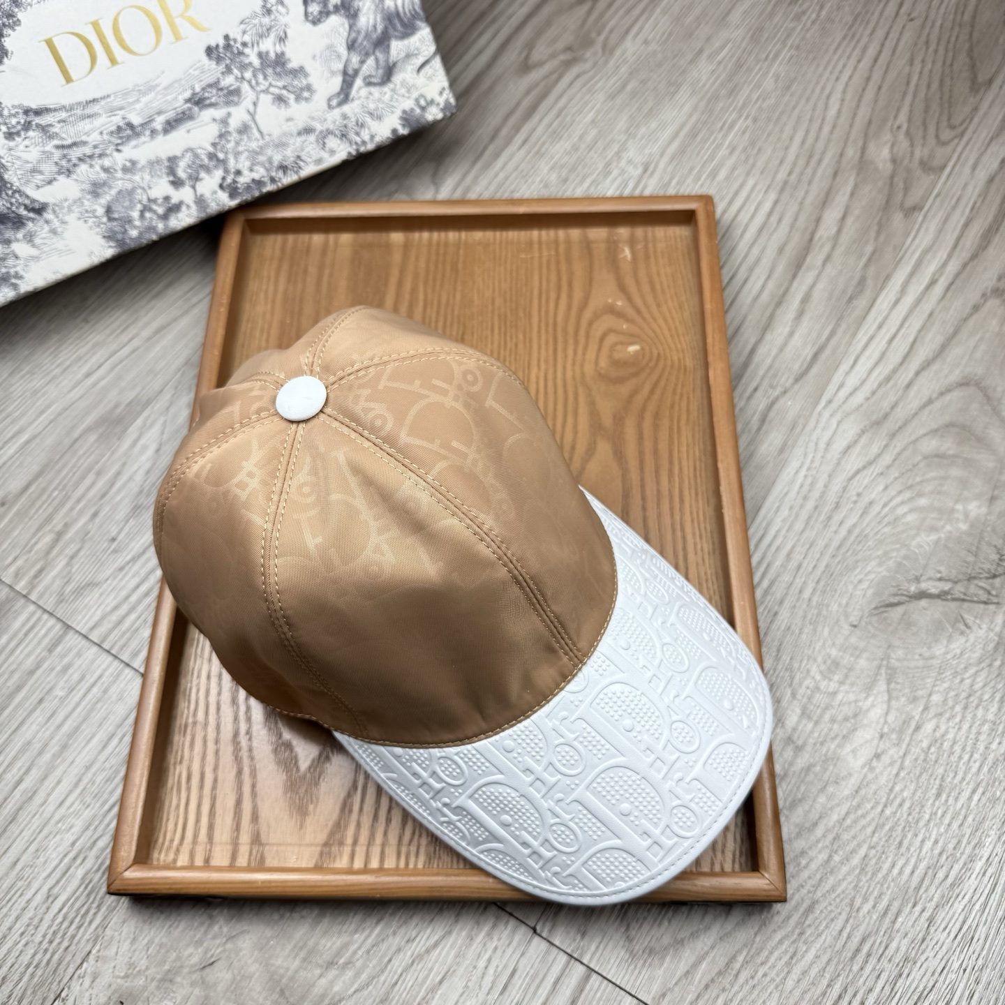 🌹。D家。皮沿提花【超A品质】最新款！时尚潮流，高端做工！每一个帽子都是用心之作！牛津材质！头层牛皮！配