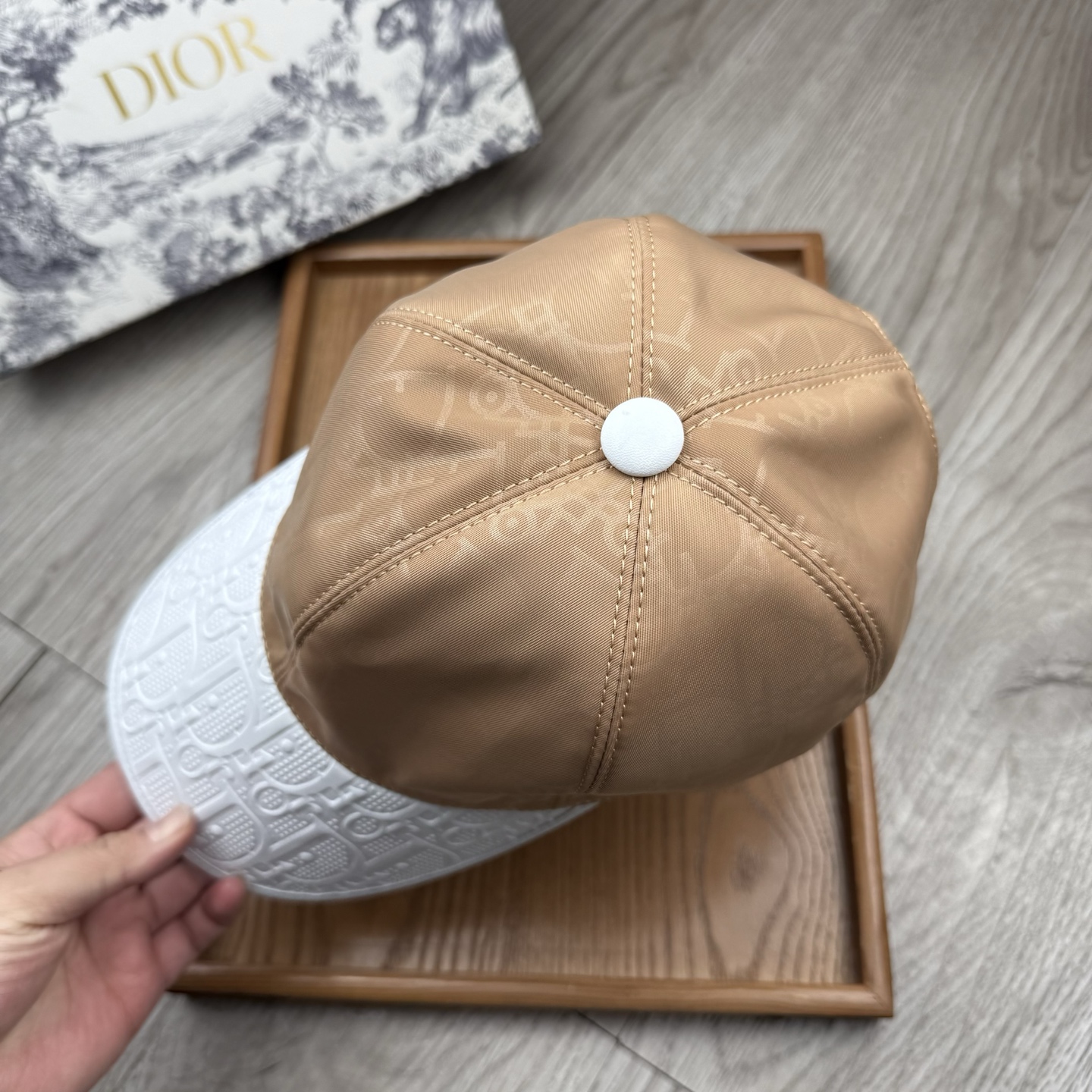 🌹。D家。皮沿提花【超A品质】最新款！时尚潮流，高端做工！每一个帽子都是用心之作！牛津材质！头层牛皮！配