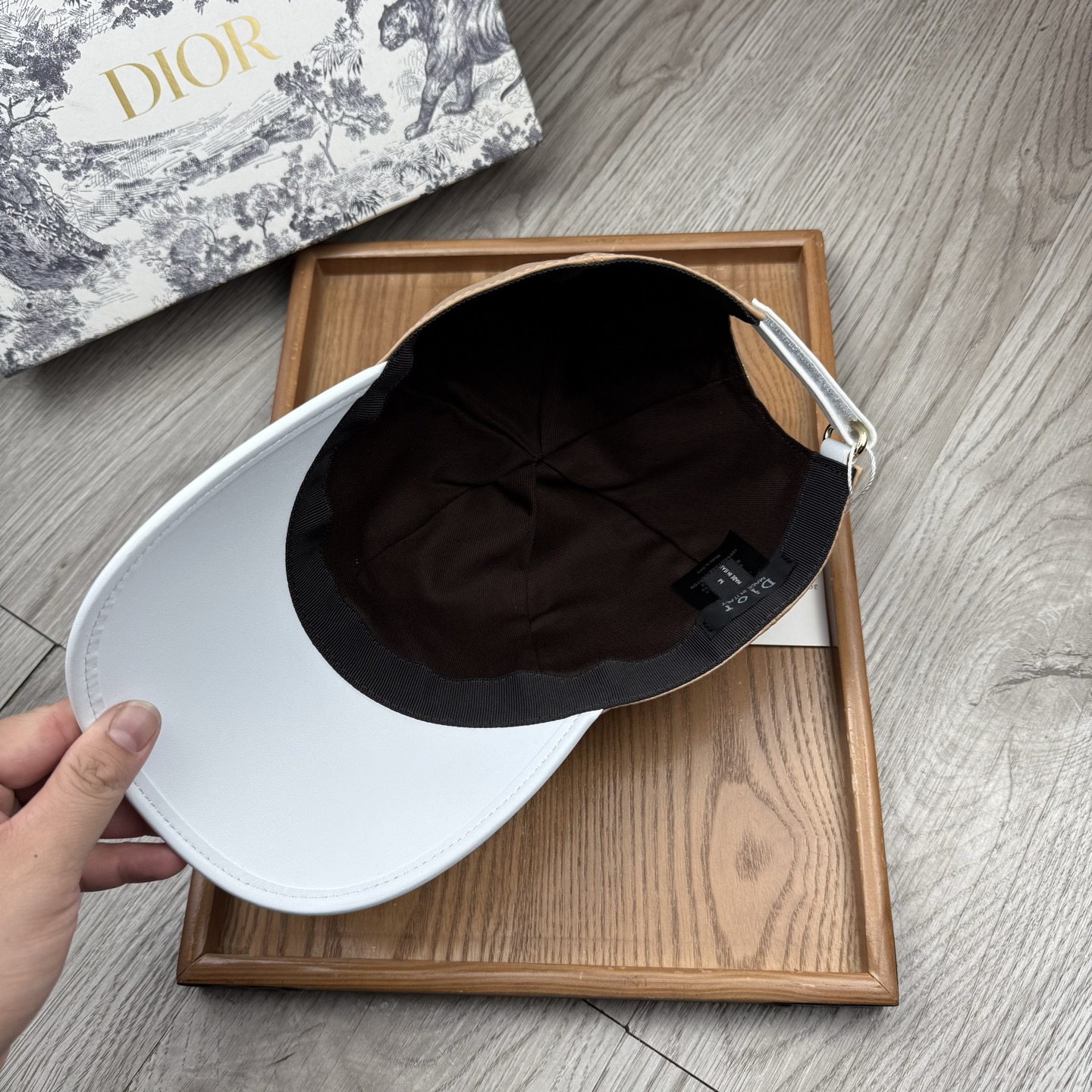 🌹。D家。皮沿提花【超A品质】最新款！时尚潮流，高端做工！每一个帽子都是用心之作！牛津材质！头层牛皮！配