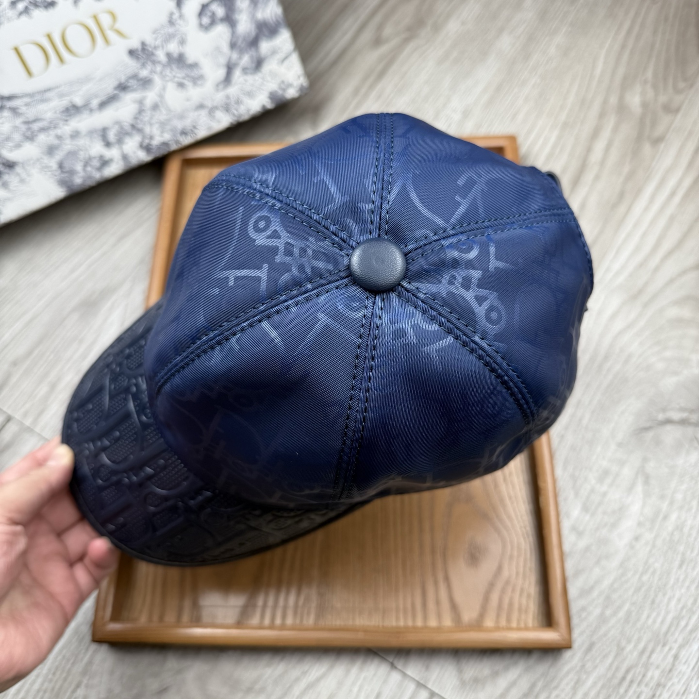 🌹。D家。皮沿提花【超A品质】最新款！时尚潮流，高端做工！每一个帽子都是用心之作！牛津材质！头层牛皮！配