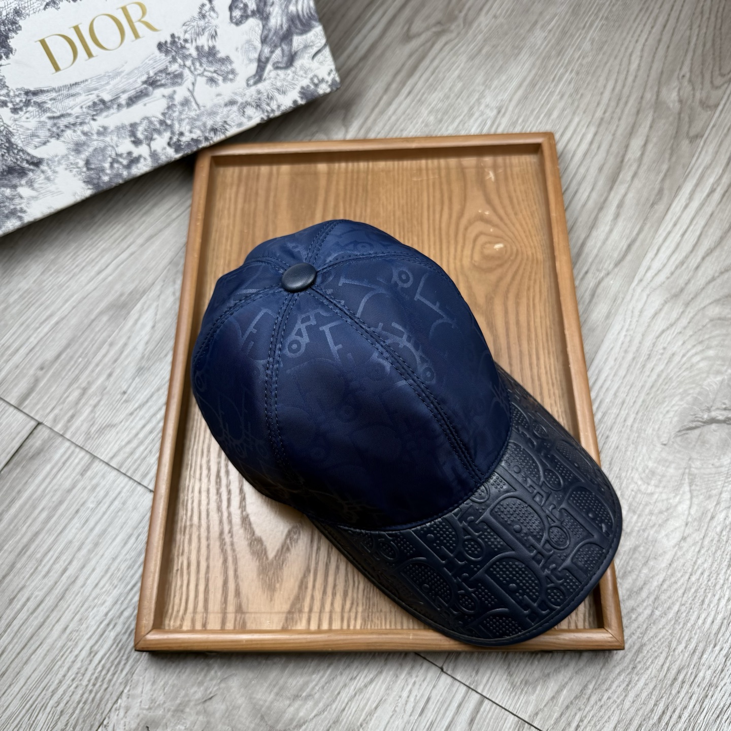 🌹。D家。皮沿提花【超A品质】最新款！时尚潮流，高端做工！每一个帽子都是用心之作！牛津材质！头层牛皮！配