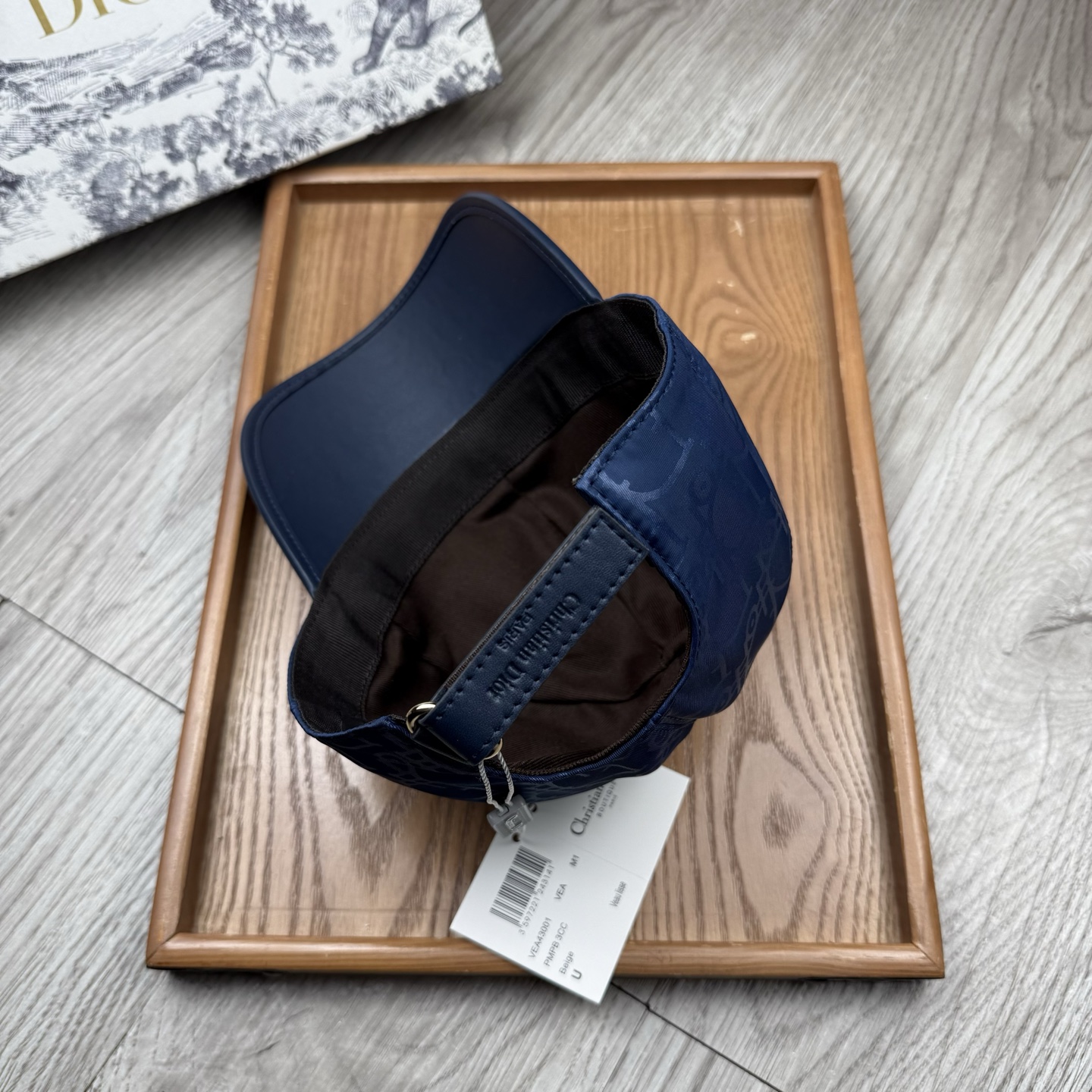 🌹。D家。皮沿提花【超A品质】最新款！时尚潮流，高端做工！每一个帽子都是用心之作！牛津材质！头层牛皮！配