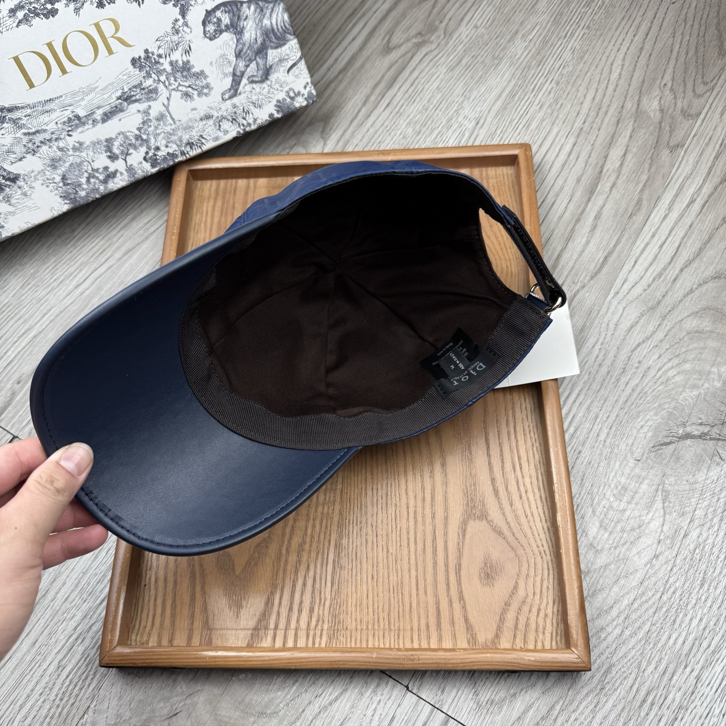 🌹。D家。皮沿提花【超A品质】最新款！时尚潮流，高端做工！每一个帽子都是用心之作！牛津材质！头层牛皮！配