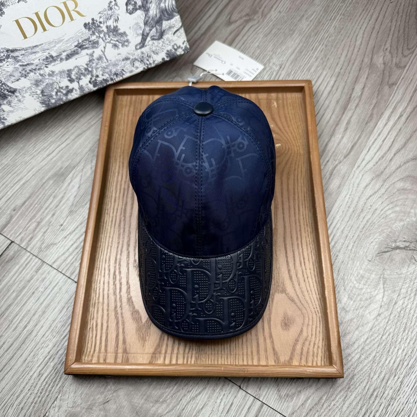 🌹。D家。皮沿提花【超A品质】最新款！时尚潮流，高端做工！每一个帽子都是用心之作！牛津材质！头层牛皮！配