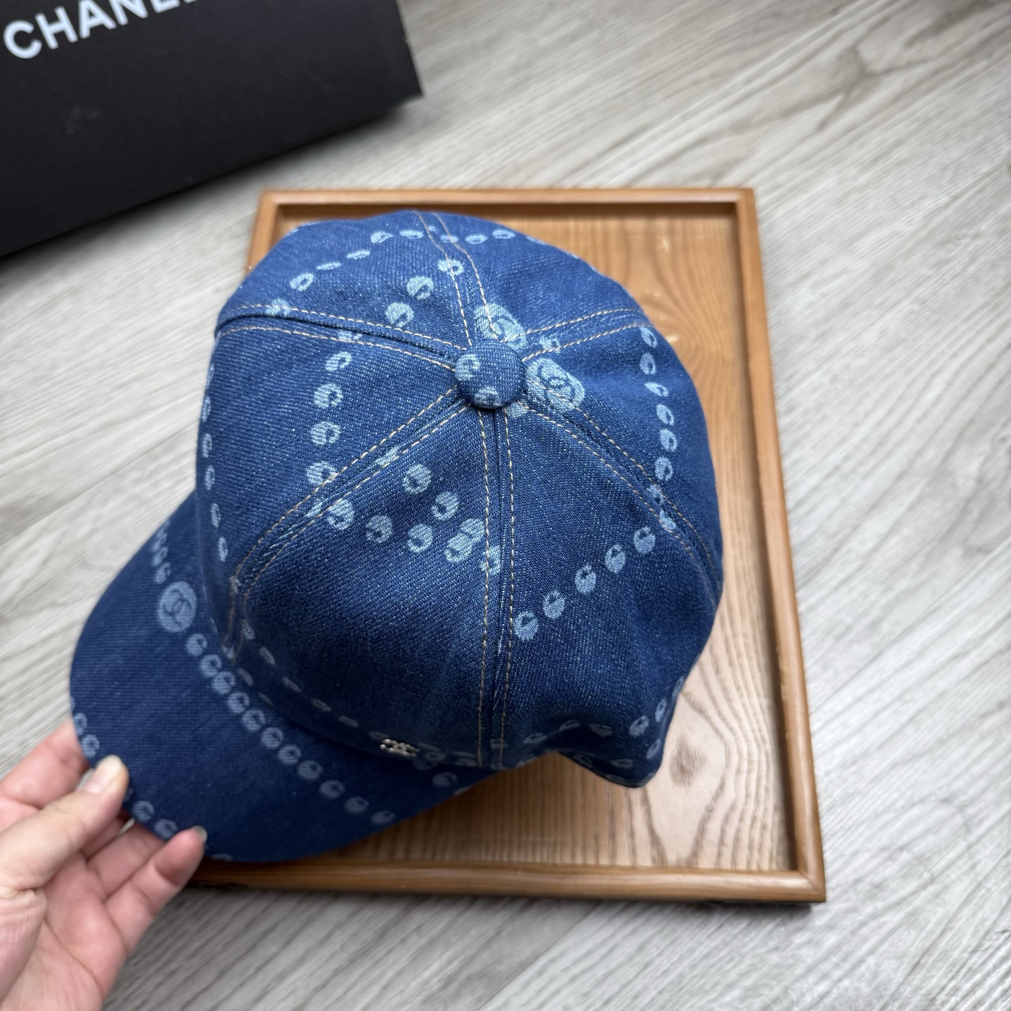 。C家。【配防尘袋】新品棒球帽！材质：纯棉！透气性好！春天挡风，夏天防晒必备单品！颜色大气！款式新颖别致