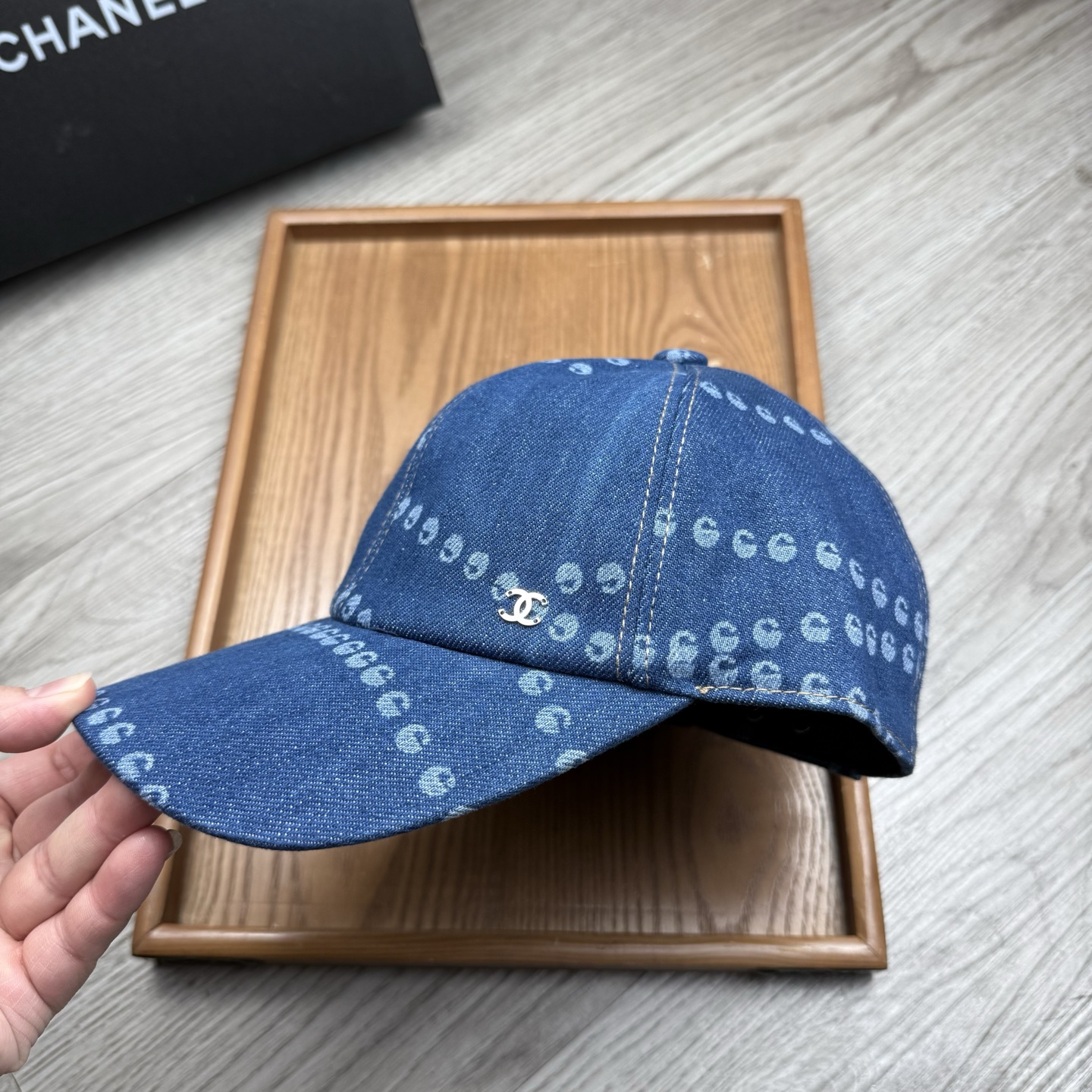 。C家。【配防尘袋】新品棒球帽！材质：纯棉！透气性好！春天挡风，夏天防晒必备单品！颜色大气！款式新颖别致