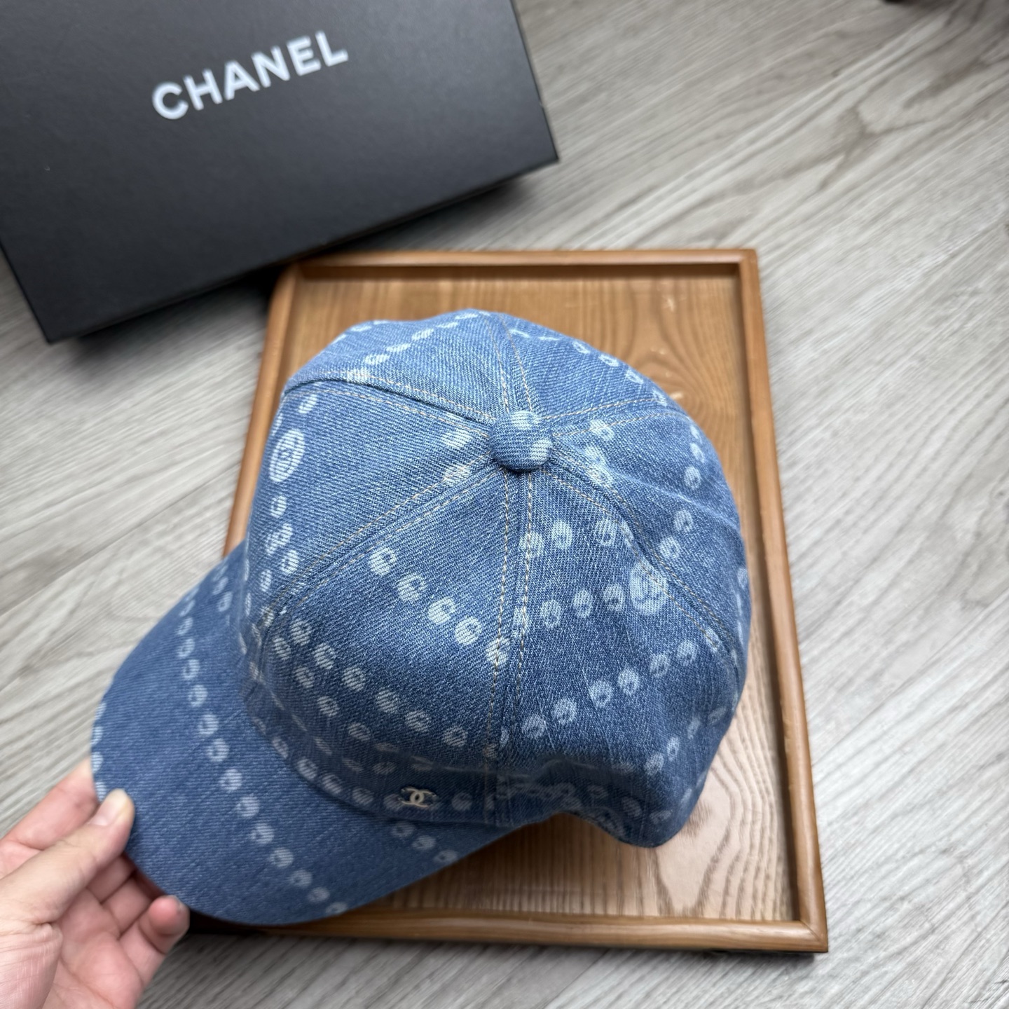 。C家。【配防尘袋】新品棒球帽！材质：纯棉！透气性好！春天挡风，夏天防晒必备单品！颜色大气！款式新颖别致