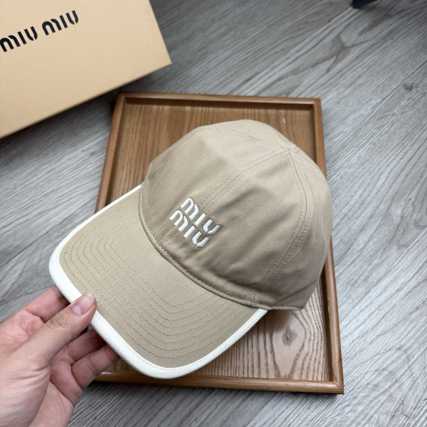 。miumiu。【配防尘袋】新品棒球帽！材质：纯棉！透气性好！春天挡风，夏天防晒必备单品！颜色大气！款式