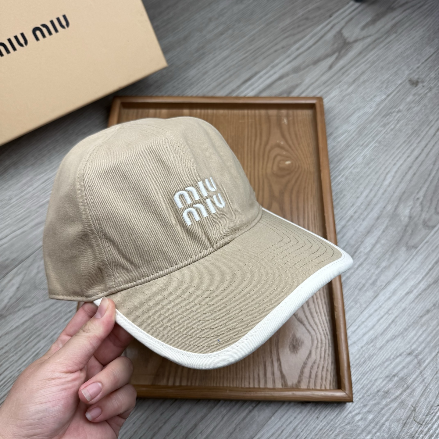 。miumiu。【配防尘袋】新品棒球帽！材质：纯棉！透气性好！春天挡风，夏天防晒必备单品！颜色大气！款式