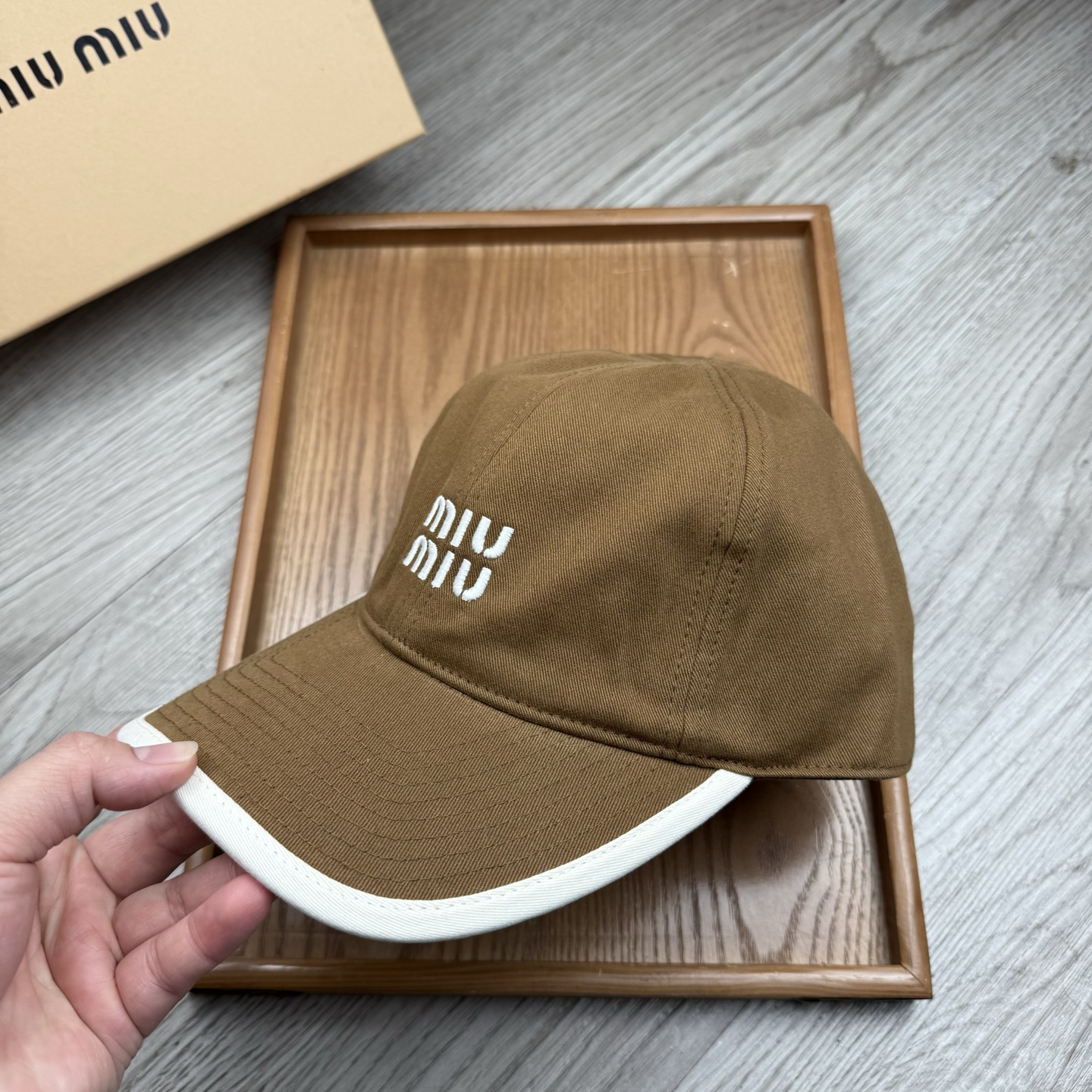 。miumiu。【配防尘袋】新品棒球帽！材质：纯棉！透气性好！春天挡风，夏天防晒必备单品！颜色大气！款式